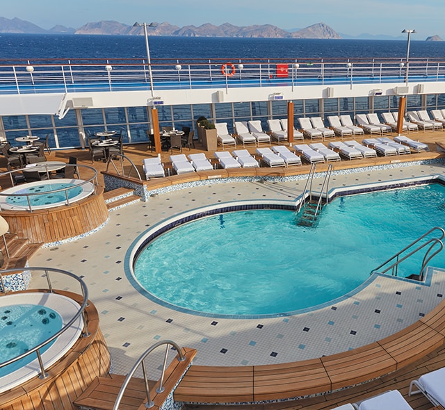RSSC - Seven seas voyager - pool deck.jpg